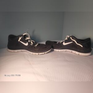 WOMENS SZ 8 NIKE